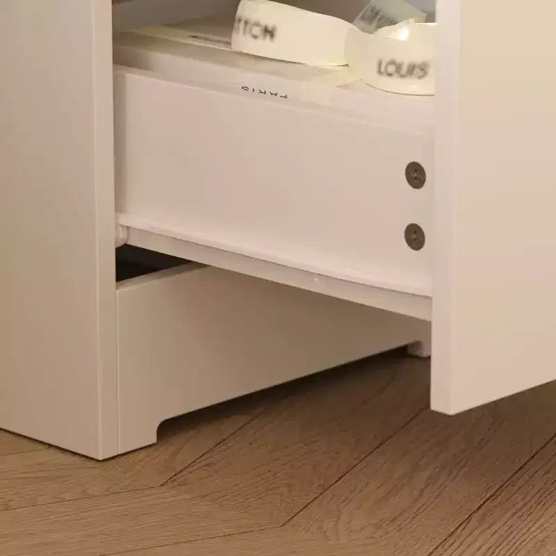 Elegante Toeletta Bianca con Ampio Specchio, Piano in Vetro e Ampio Spazio di Archiviazione - Scrivania da Trucco