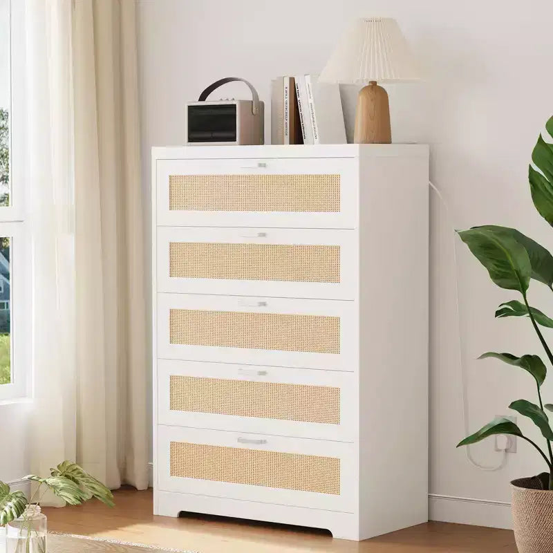 Comò alto in Rattan con 5 cassetti, Cassettiera in legno spaziosa con piano largo, Comò moderno
