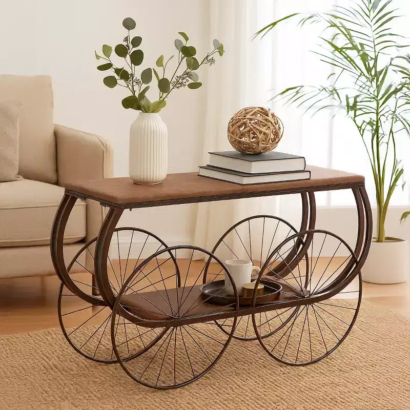 Tavolo Consolle Industriale in Stile Carro con Piano in Legno Rustico, Grandi Ruote in Metallo con Raggi e Ripiano Inferiore, Tavolino da Esposizione Vintage