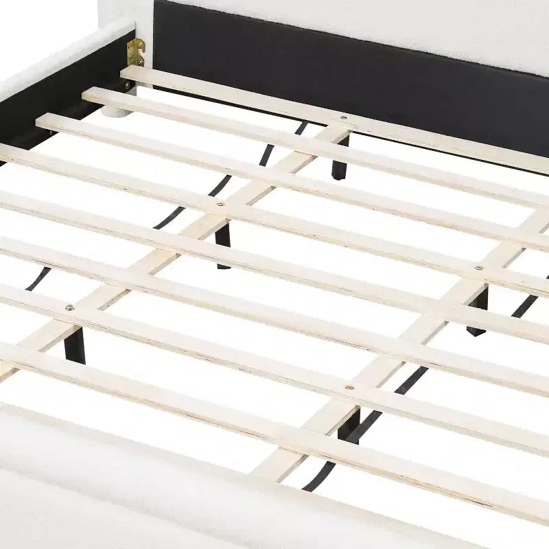 Letto a piattaforma imbottito Queen/King Size con testiera curva, solida struttura, non è richiesta la rete, bianco